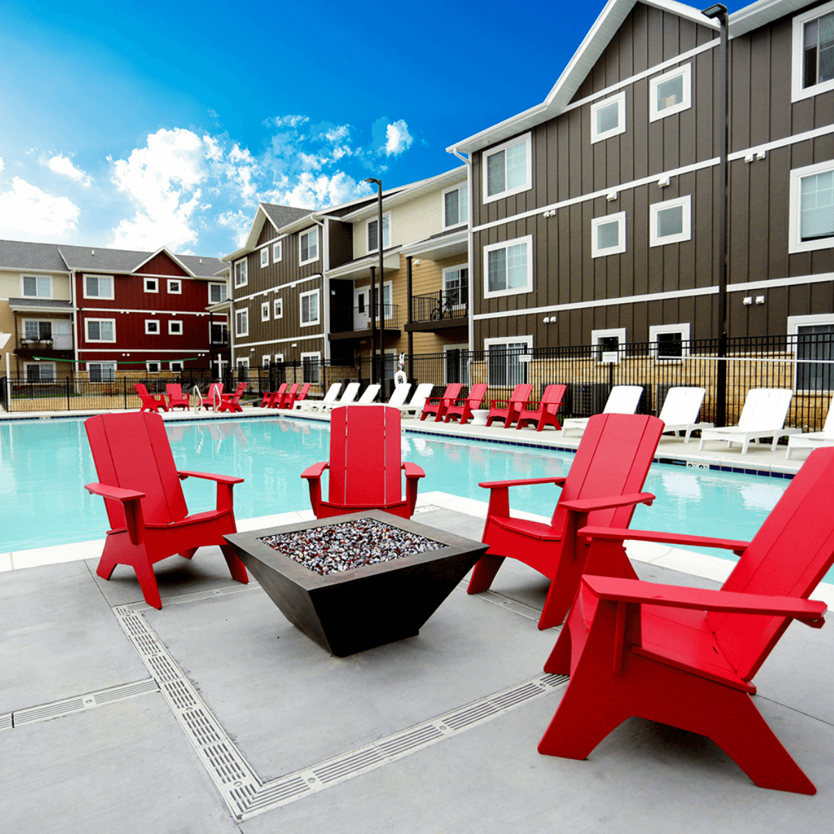 Ledge Lounger Pool and Outdoor Furnishings